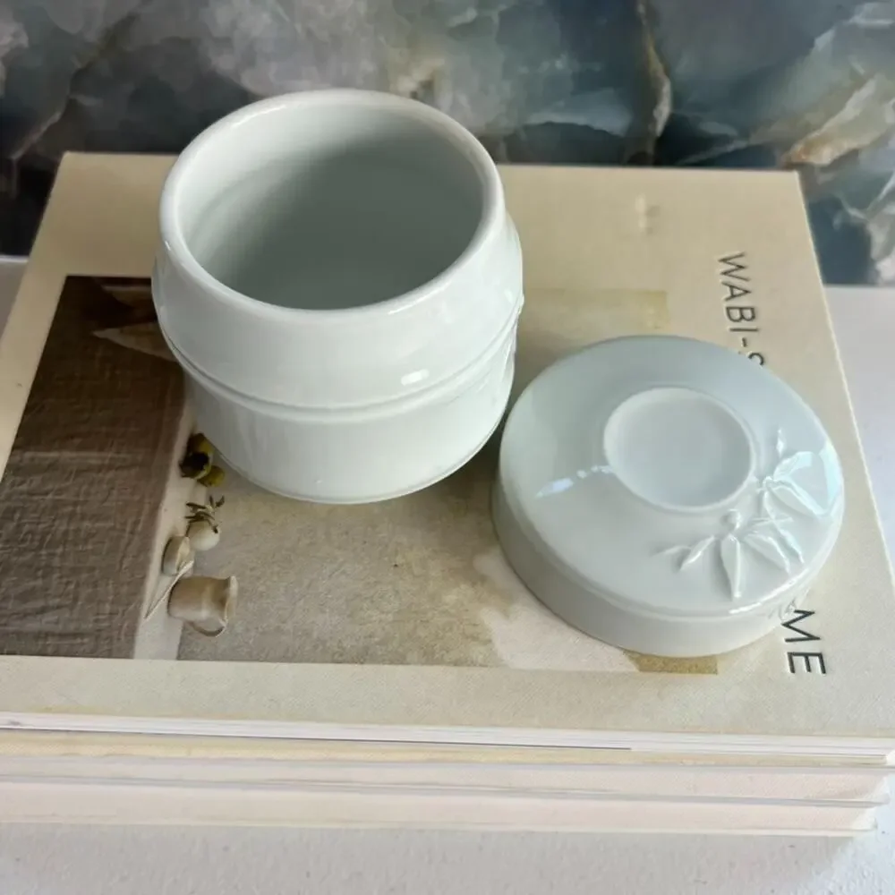 Unbranded celadon porcelain